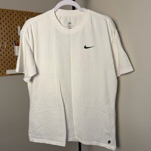 Nike Men's White Short Sleeve Tee